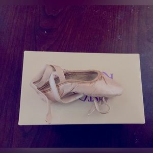 Just the right shoe on pointe